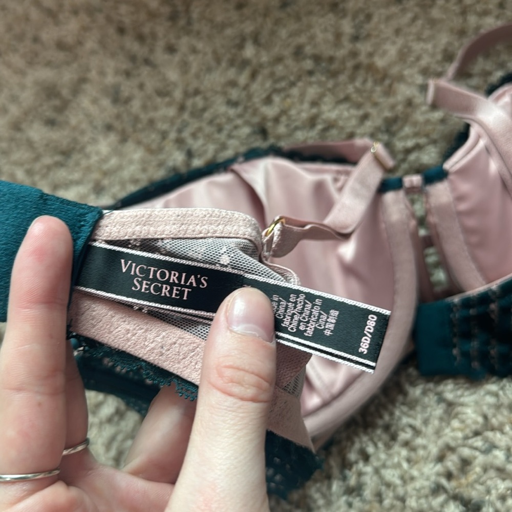 Victoria’s Secret Bra Bundle - Picture 6 of 12